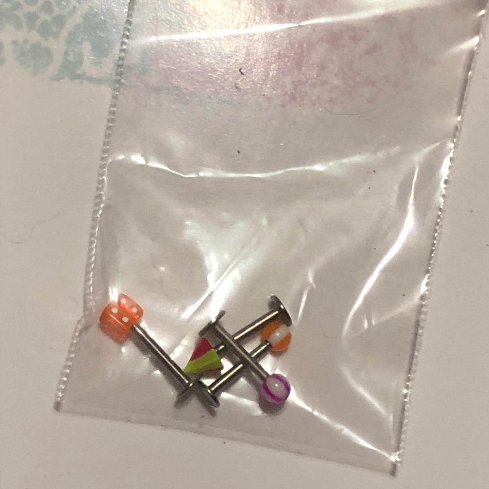 Body Jewelry 4 for $25🔥